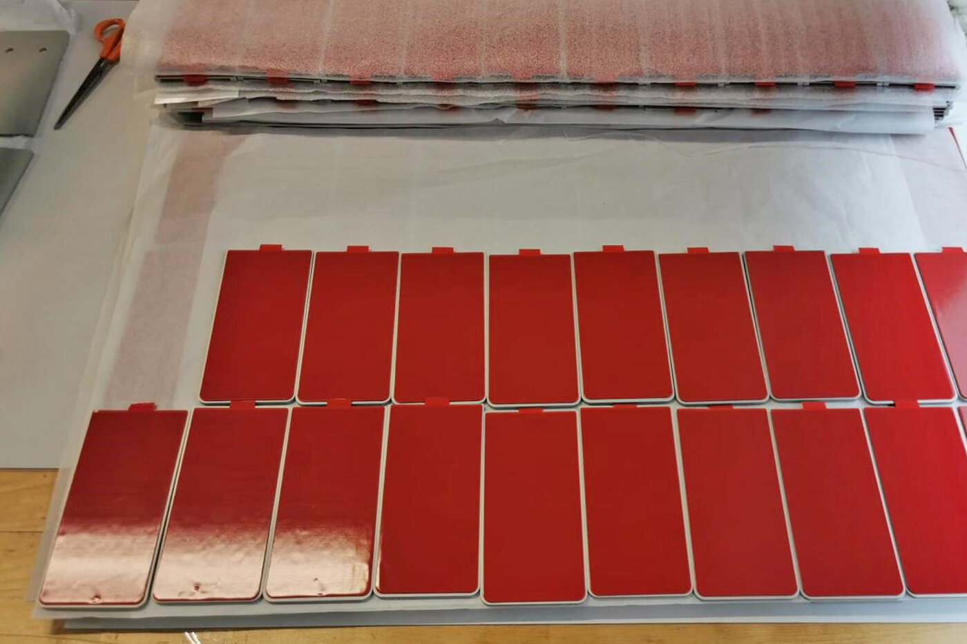 Vormontierte Bleche mit Montageklebeband