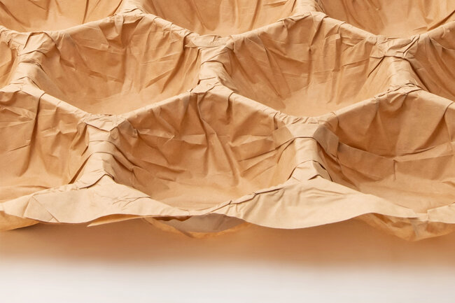 Einlagige Alveole in papierbraun. 