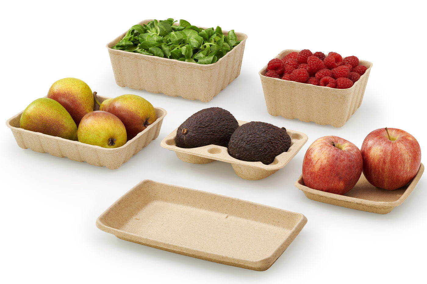 Gruppe mit Reisstrohschalen leer und mit Früchten und Salat gefüllt. 