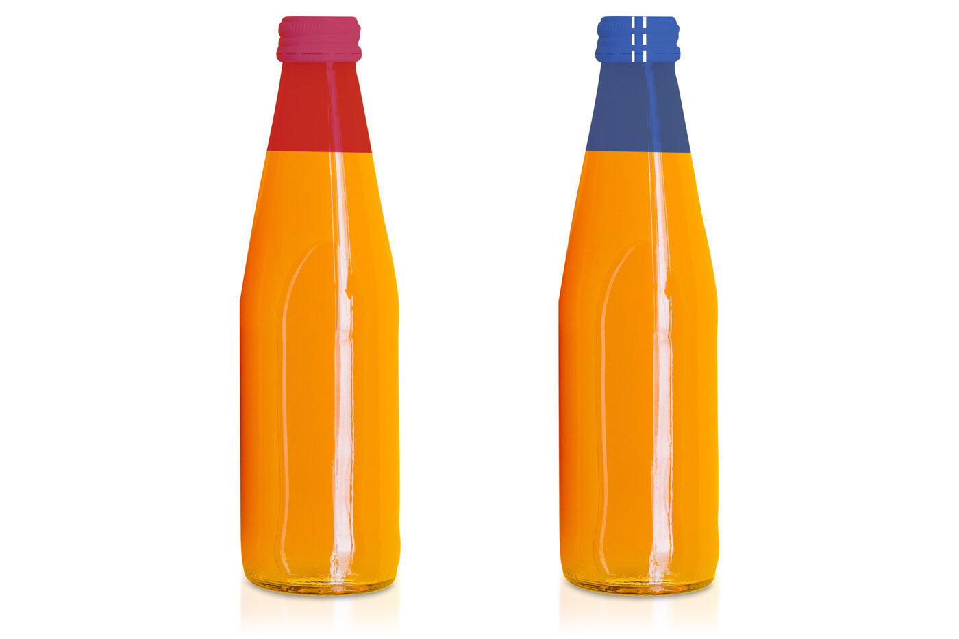 Zwei Flaschen mit oranger Flüssigkeit, die linke Flasche hat einen roten Hals und roten Deckel und die rechte hat einen blauen Hals und blauen Deckel. (