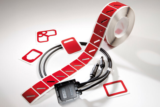 Stanzteil-Zuschnitte aus Permafix VST-Montage­klebeband für die Montage von Anschluss­dosen