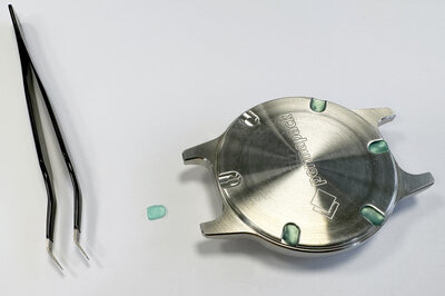 Abziehen der Vitralit Mask nach dem Wasserbad