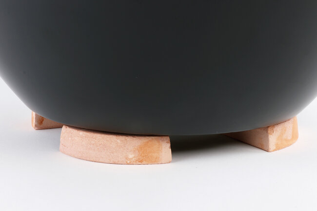 Pflanzengefäss auf Topffüsschen 