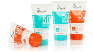 Gruppe mit vier Tuben der Marke Sherpa