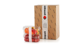 Ensemble vom Produkten und Lebensmitteln mit bedruckten und unbedruckten Klebebändern.