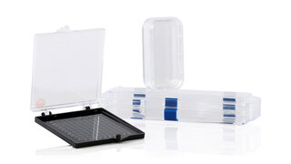 Drei Boxen für Transport und Lagerung von empfindlichen Halb- und Fertigfabrikaten.