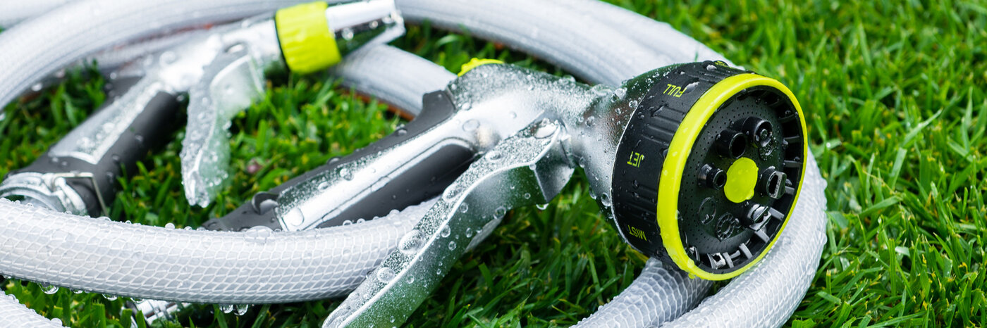 Gartenschlauch mit Sprühdüse