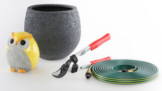 Produkte für den Garten - Gartendeko, Pflanzengefäss, Gartenschere und Gartenschlauch