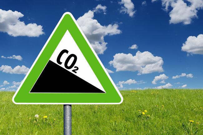 Verkehrsschild mit CO2-Gefälle