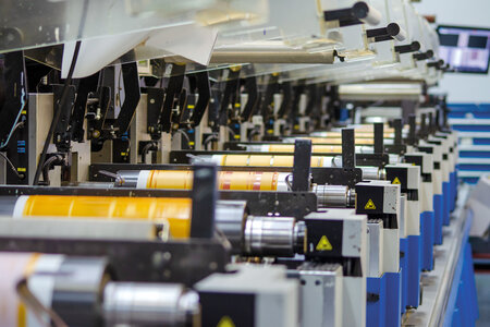 Druckmaschine mit diversen Druckwerken, hintereinander aufgereiht