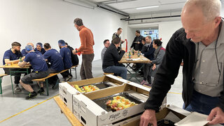 Beim Apéro zur Einweihung des Logistiktunnels