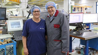 Jubilarin Marija Jankovic mit CEO Thomas Hansmann